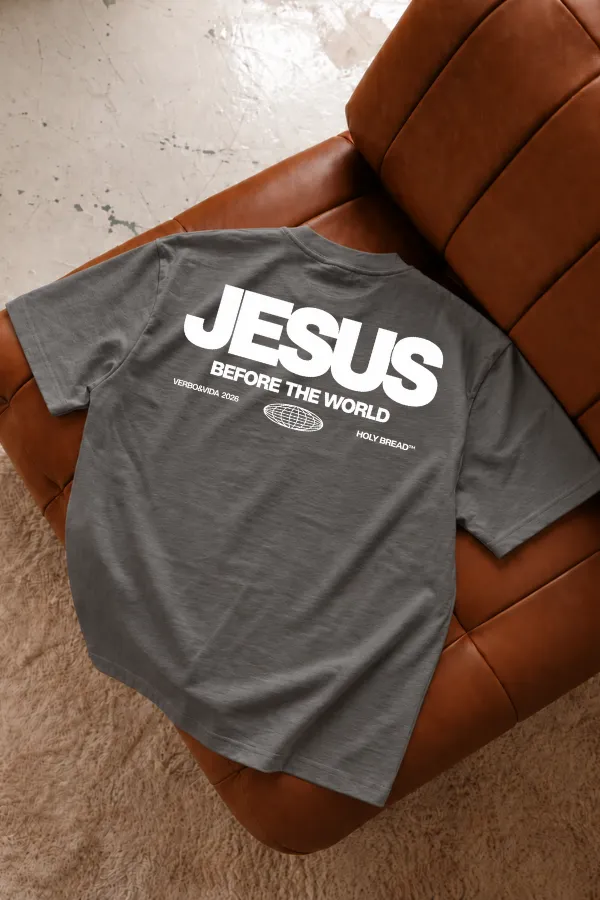 Camiseta Oversized Jesus Before The World