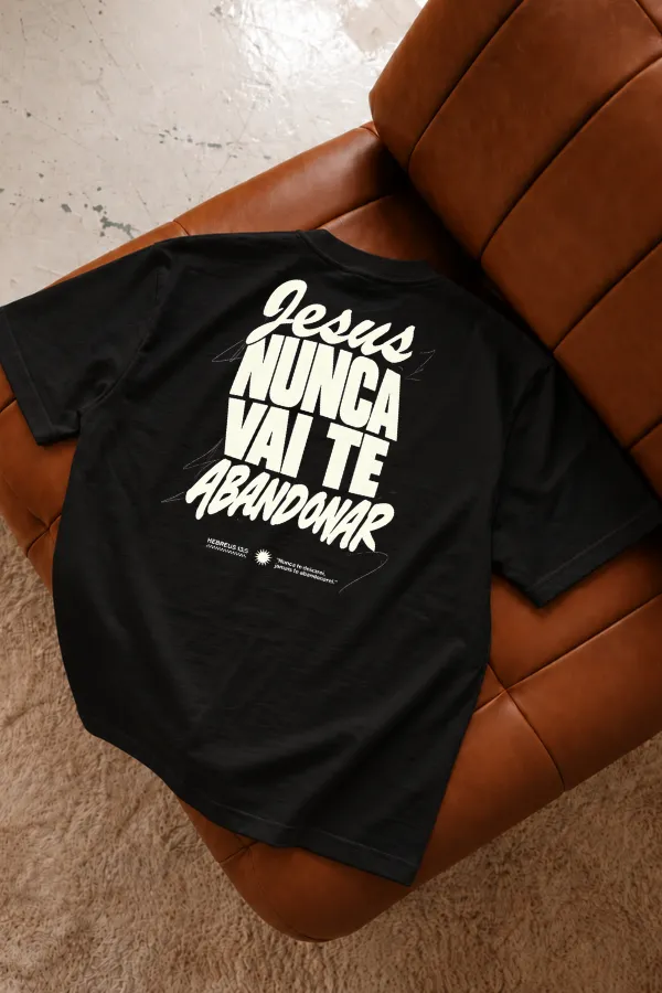 Camiseta Oversized Jesus Nunca Vai Te Abandonar