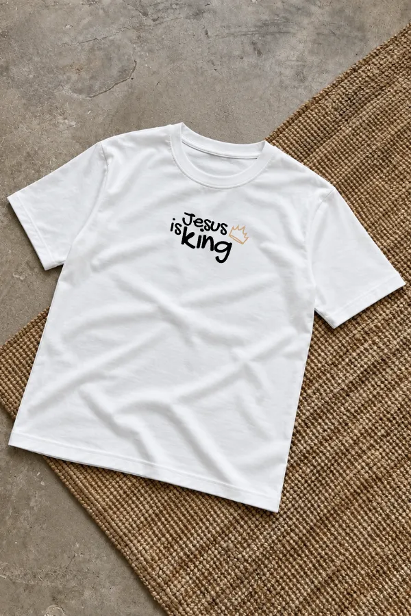 Camiseta Básica Regular Jesus Is King